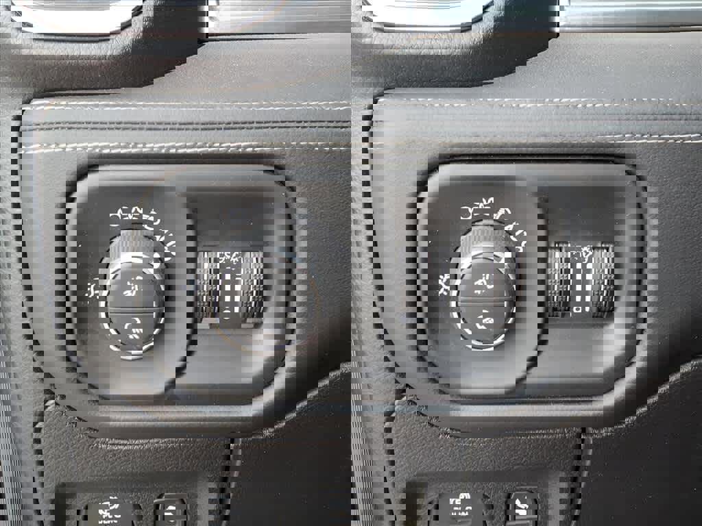 Used 2020 RAM 1500 Limited image 15