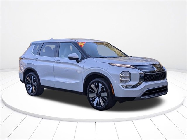 New 2025 Mitsubishi Outlander SE video 2