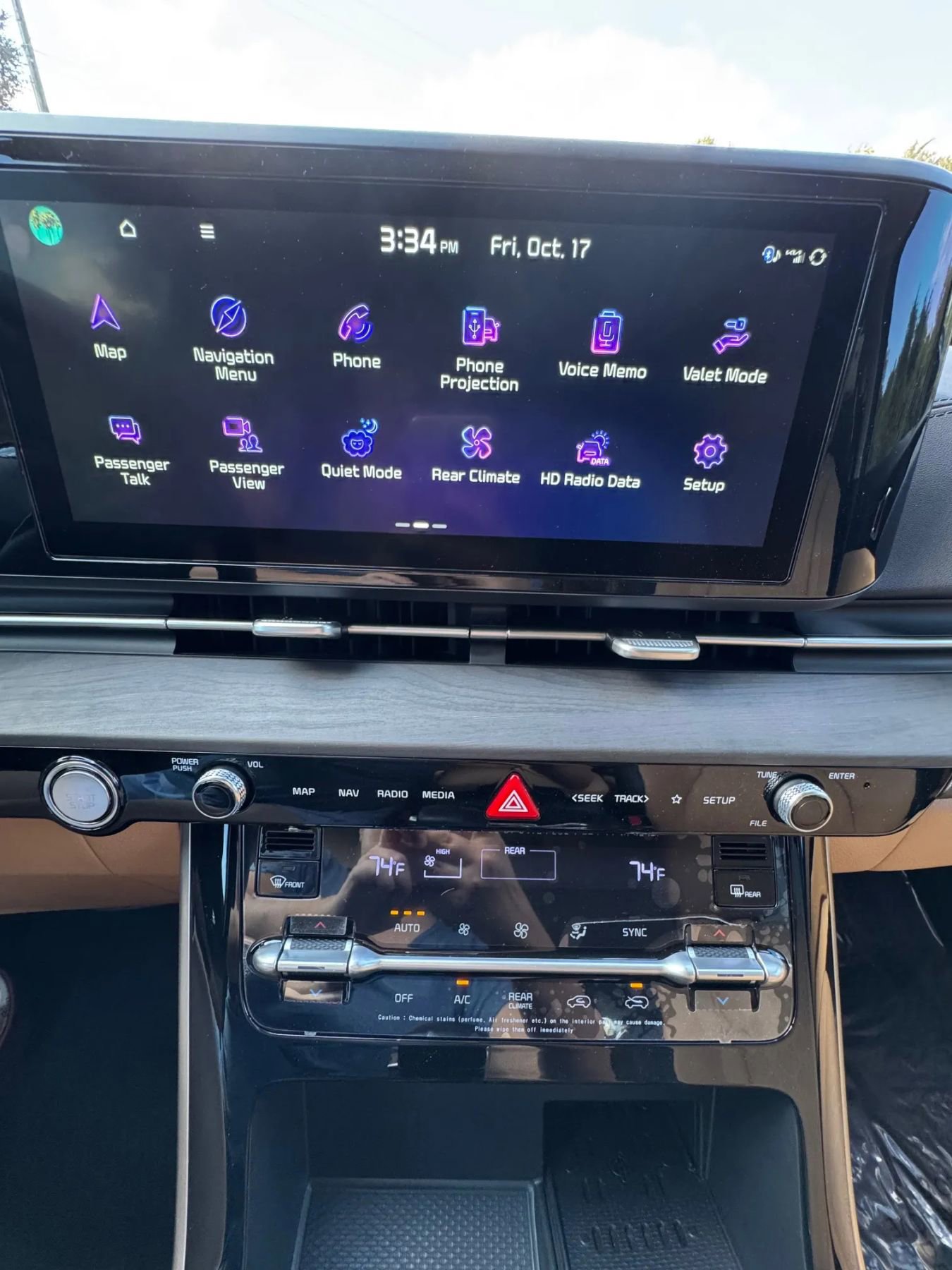 Used 2024 Kia Carnival EX image 38