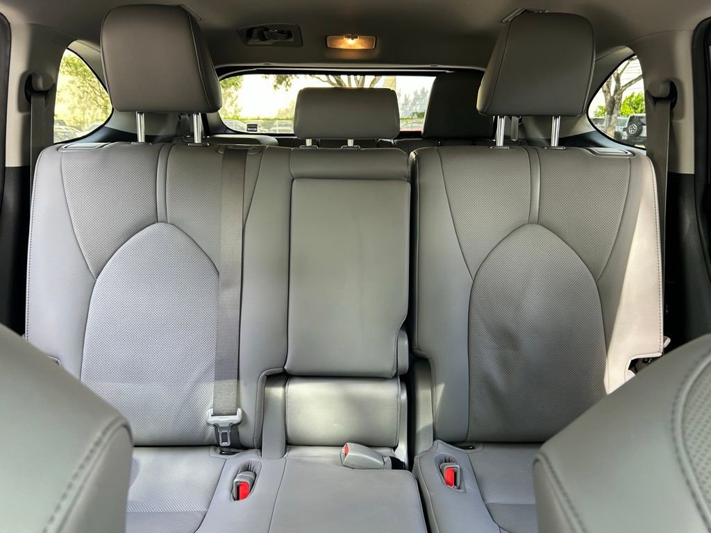 Used 2021 Toyota Highlander Limited image 14