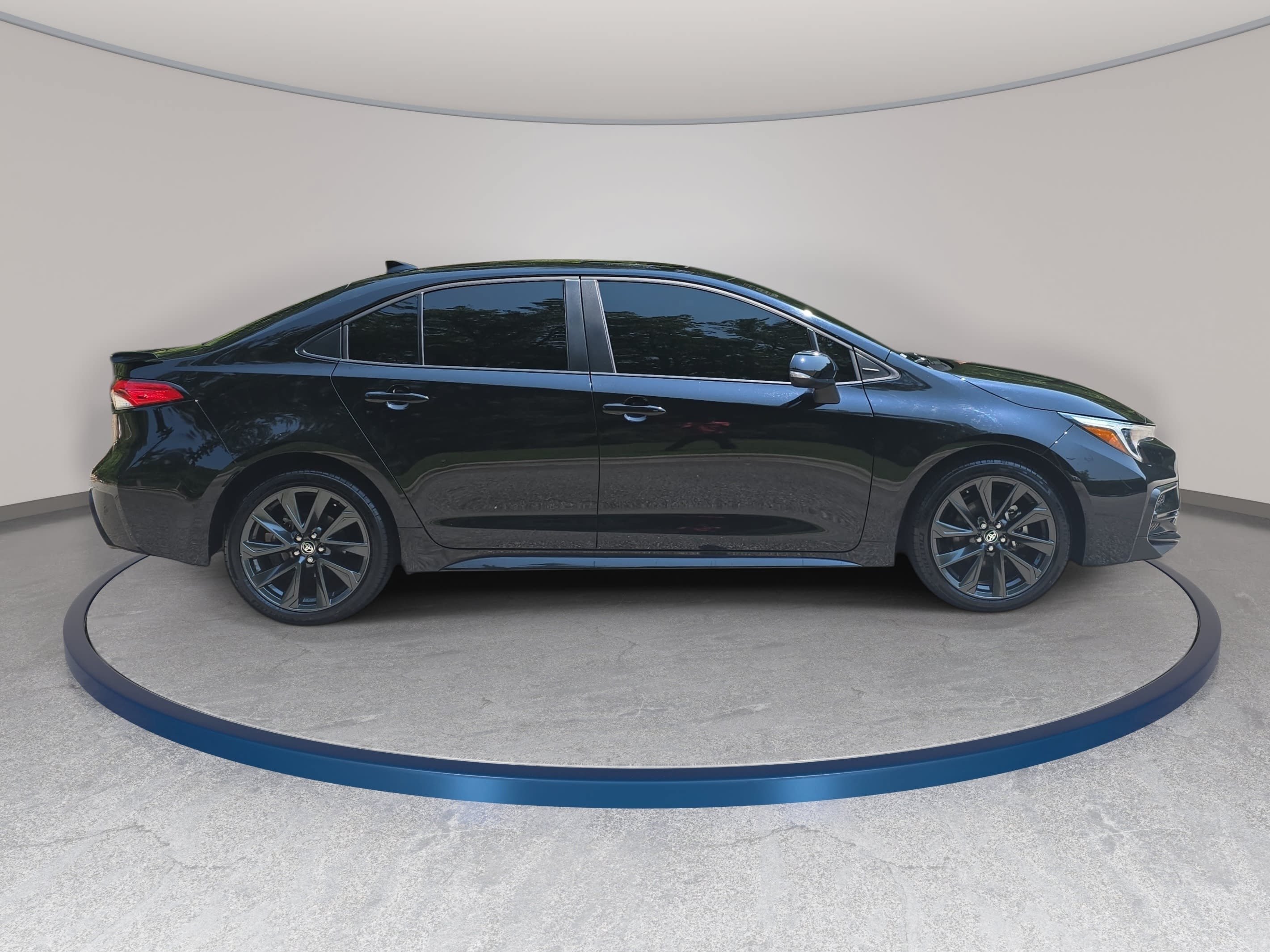 Used 2024 Toyota Corolla SE w/ SE Premium Package FWD image 4
