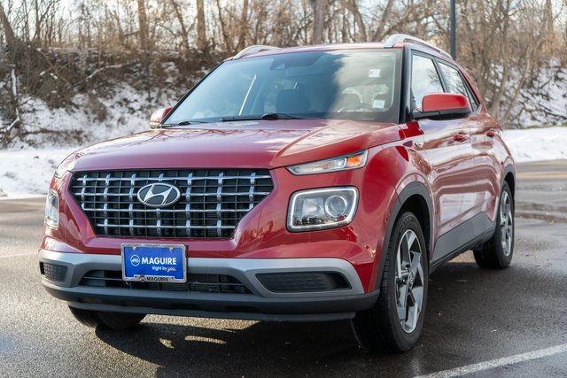 Used 2022 Hyundai Venue SEL image 2