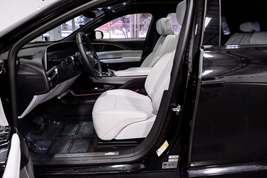 Used 2024 Cadillac Lyriq Sport AWD/4WD image 4