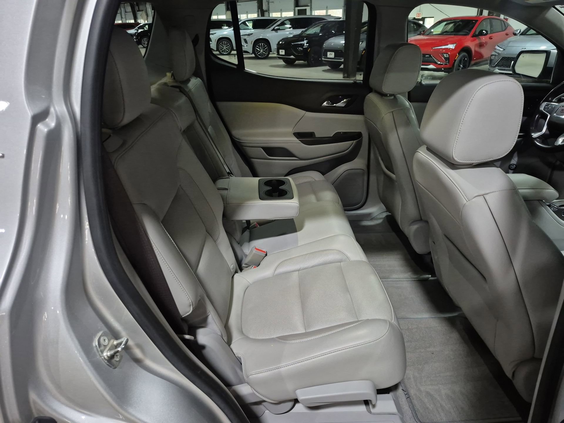 Used 2018 GMC Acadia SLT image 28