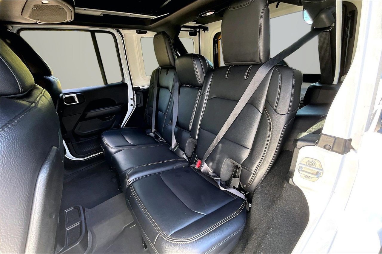 Used 2024 Jeep Wrangler Unlimited Sahara w/ Technology Group AWD/4WD image 20