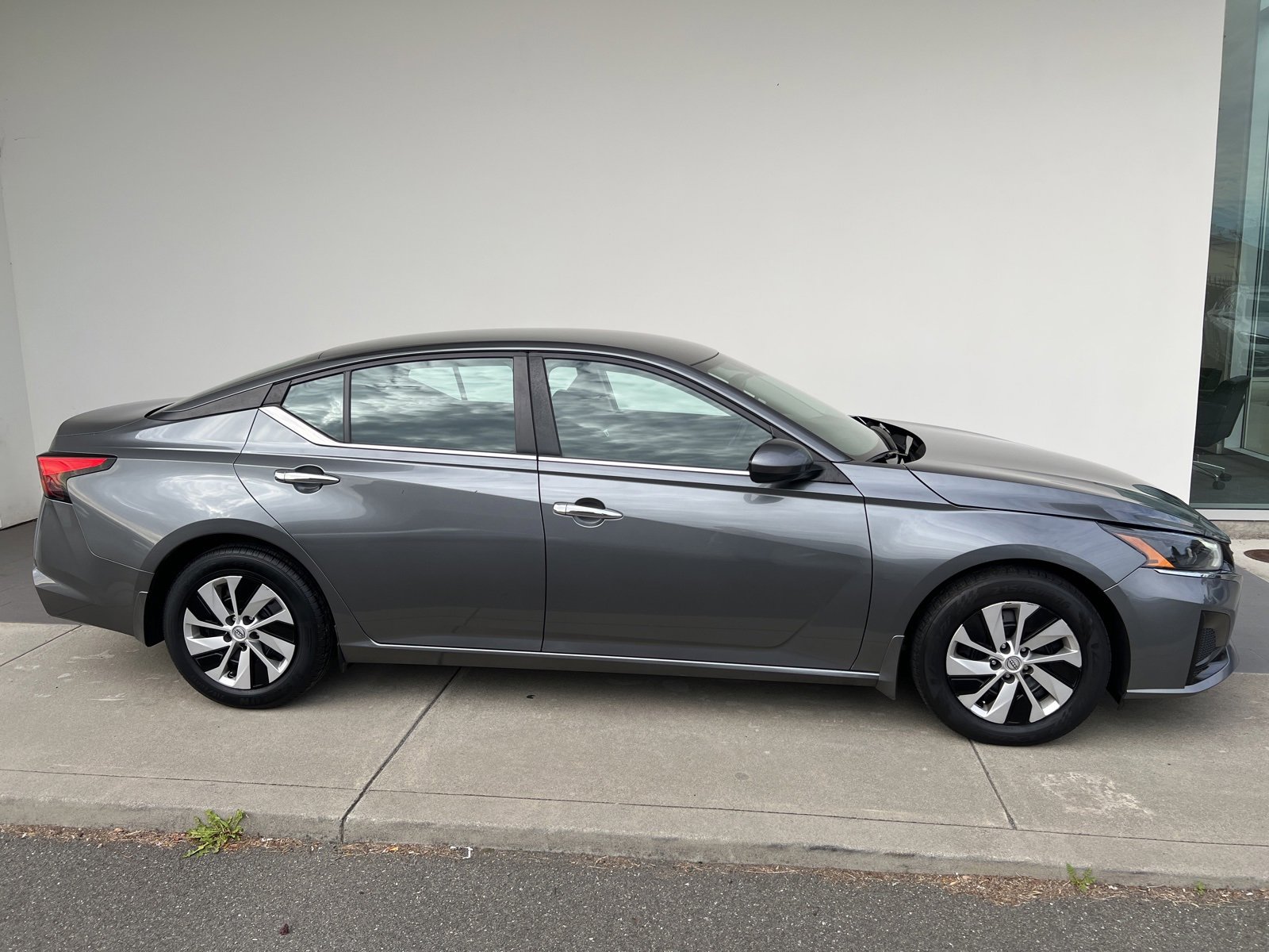 Used 2023 Nissan Altima 2.5 S image 3