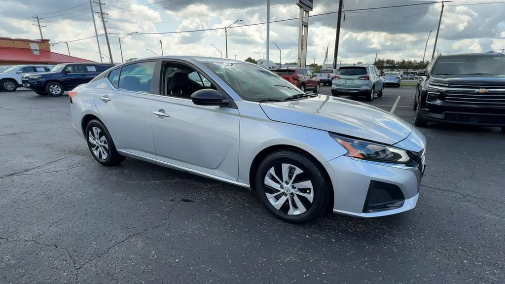 Used 2024 Nissan Altima 2.5 S FWD image 2