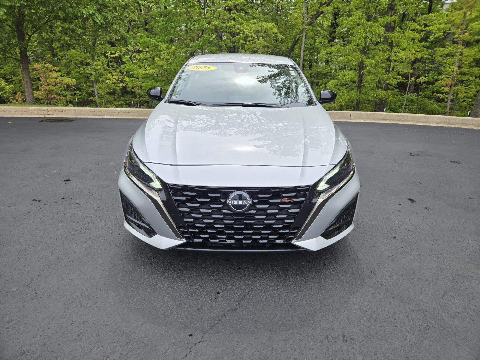 Used 2025 Nissan Altima 2.5 SR FWD image 7