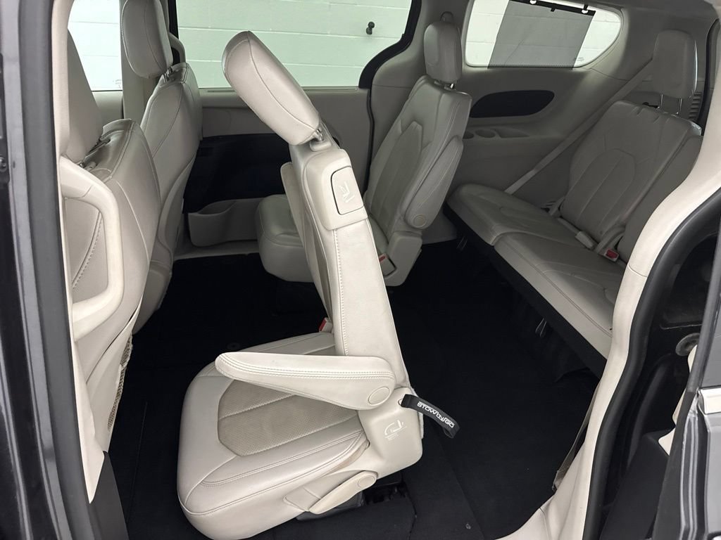 Used 2021 Chrysler Pacifica Touring-L FWD image 47