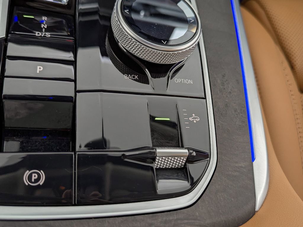 Certified 2023 BMW X7 xDrive40i w/ Premium Package image 38