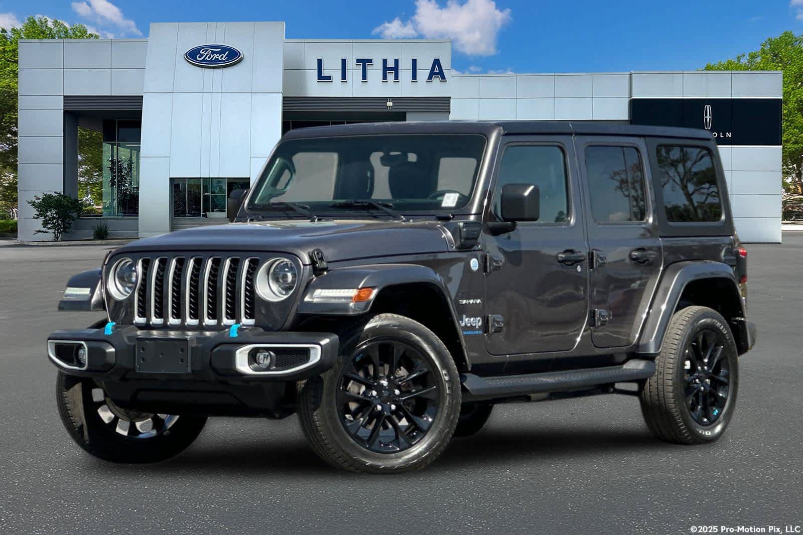 Used 2023 Jeep Wrangler Unlimited Sahara AWD/4WD image 1
