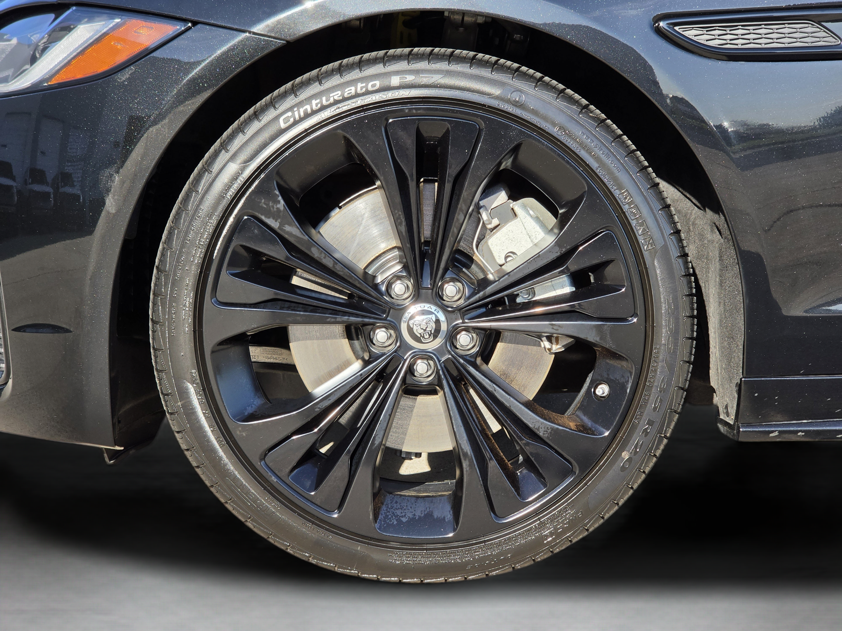 Certified 2024 Jaguar XF R-Dynamic SE AWD/4WD image 34