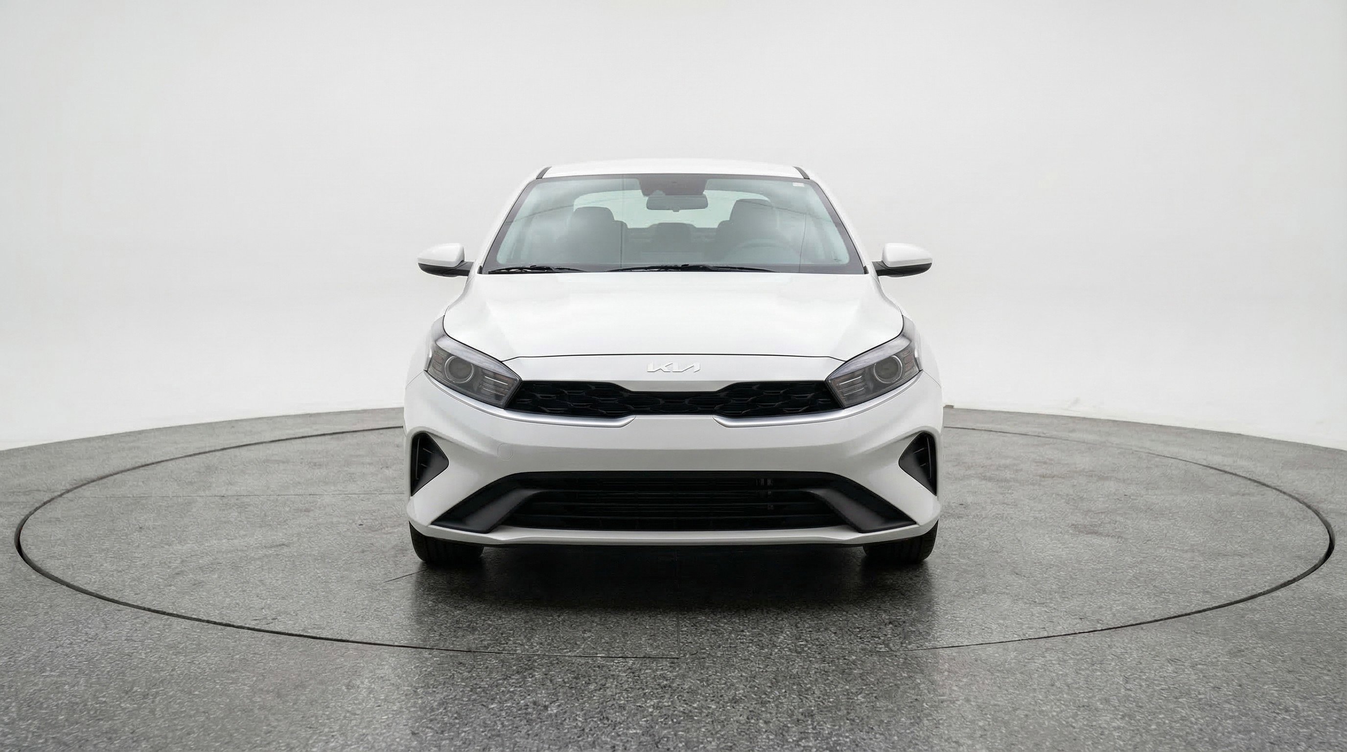 Used 2024 Kia Forte LXS image 2