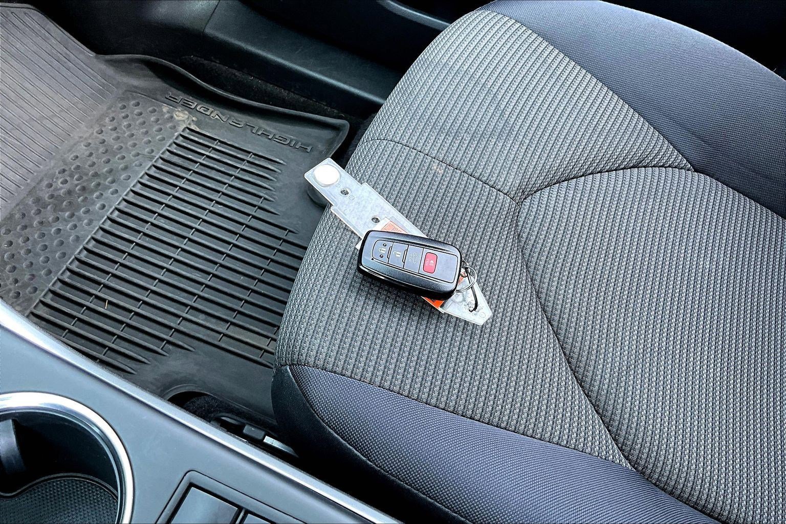 Used 2023 Toyota Highlander LE image 35