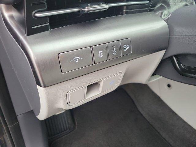 Used 2025 Hyundai Kona SE image 19