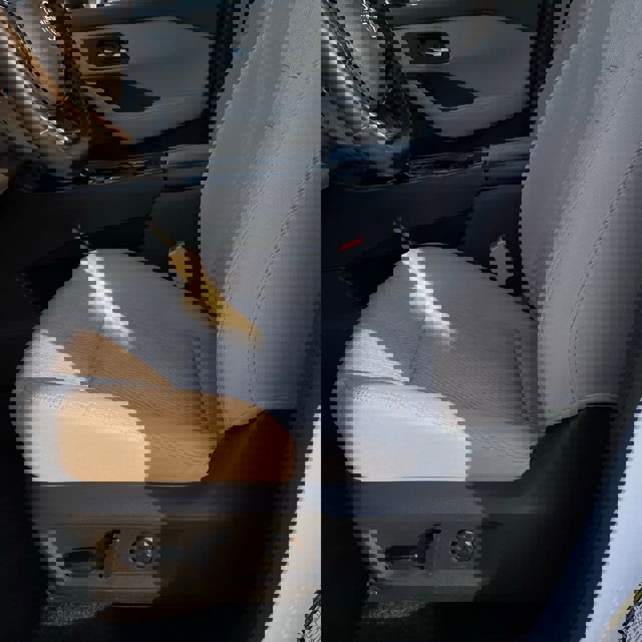 Used 2025 Nissan Rogue SV image 22