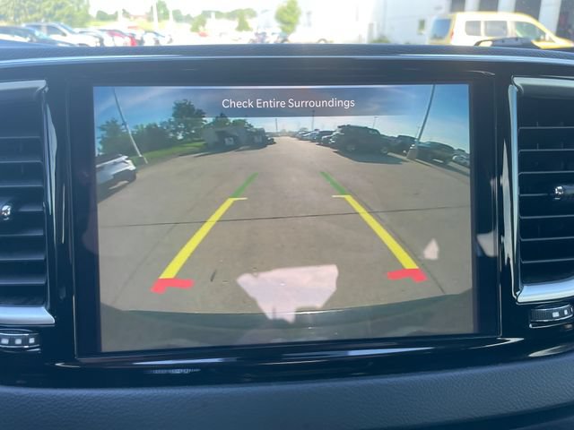 Used 2023 Chrysler Pacifica Touring-L FWD image 14