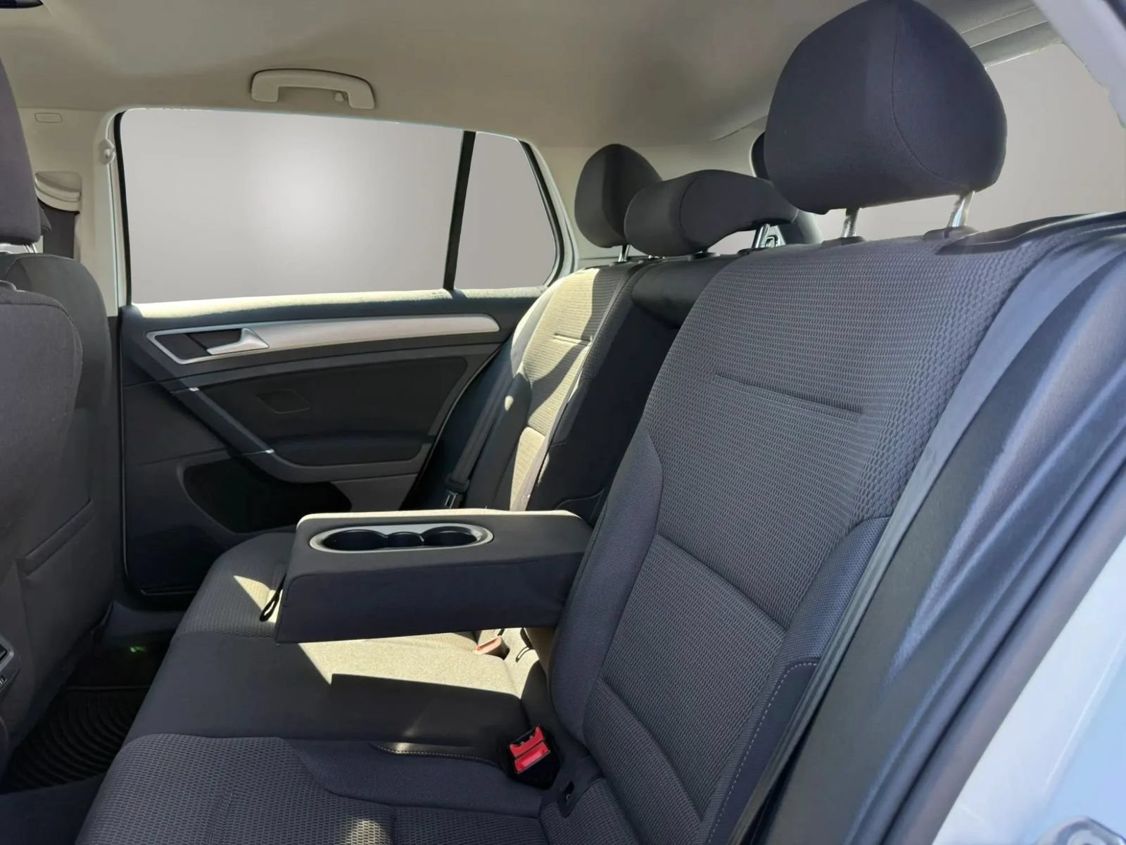 Used 2016 Volkswagen Golf S FWD image 34