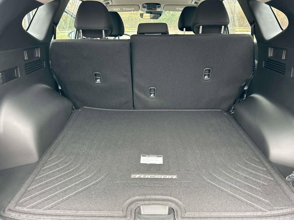 New 2026 Hyundai Tucson Blue SE image 12