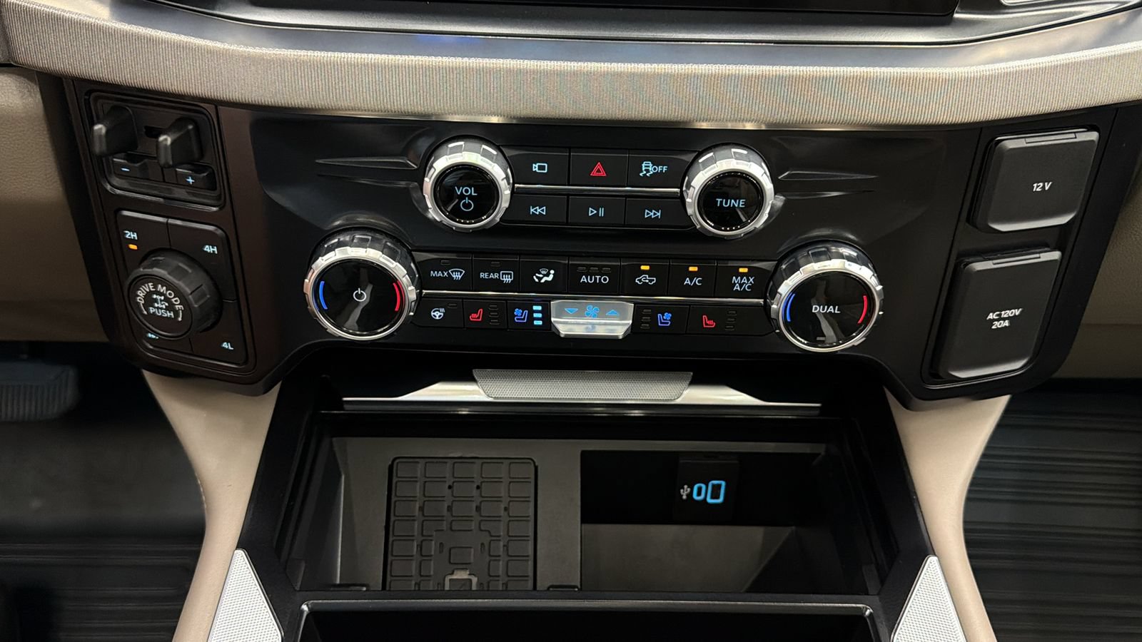 Used 2025 Ford F250 Platinum w/ Platinum Plus Package AWD/4WD image 25