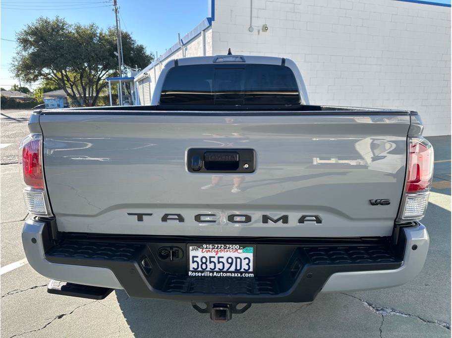 Used 2021 Toyota Tacoma TRD Off-Road w/ Technology Package AWD/4WD image 9