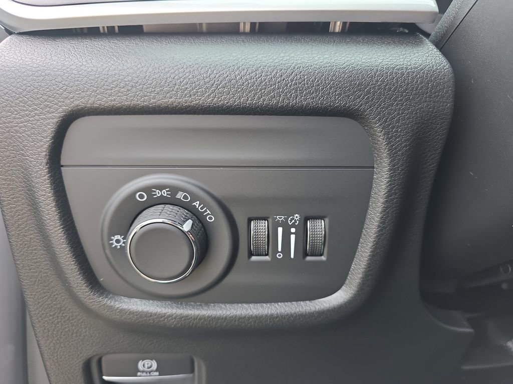 New 2026 Jeep Grand Cherokee Altitude image 26