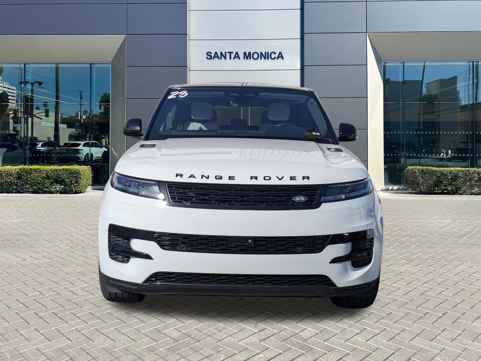 Used 2023 Land Rover Range Rover Sport SE AWD/4WD image 2