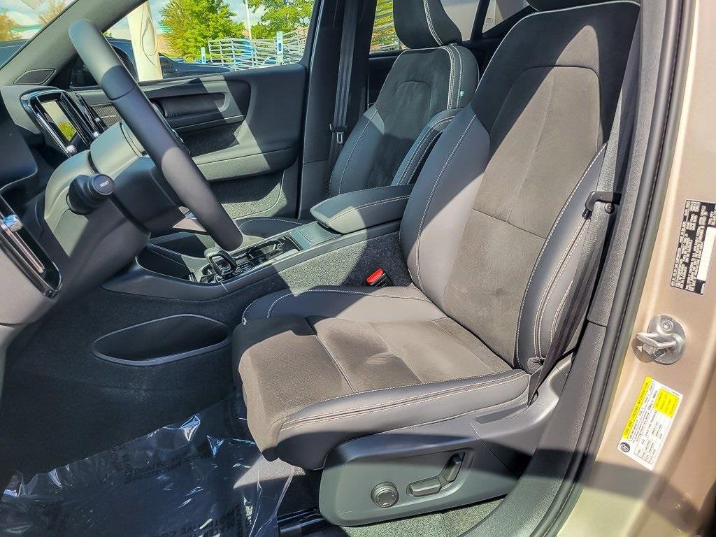 Used 2023 Volvo XC40 Recharge Ultimate w/ Protection Package Premier image 6