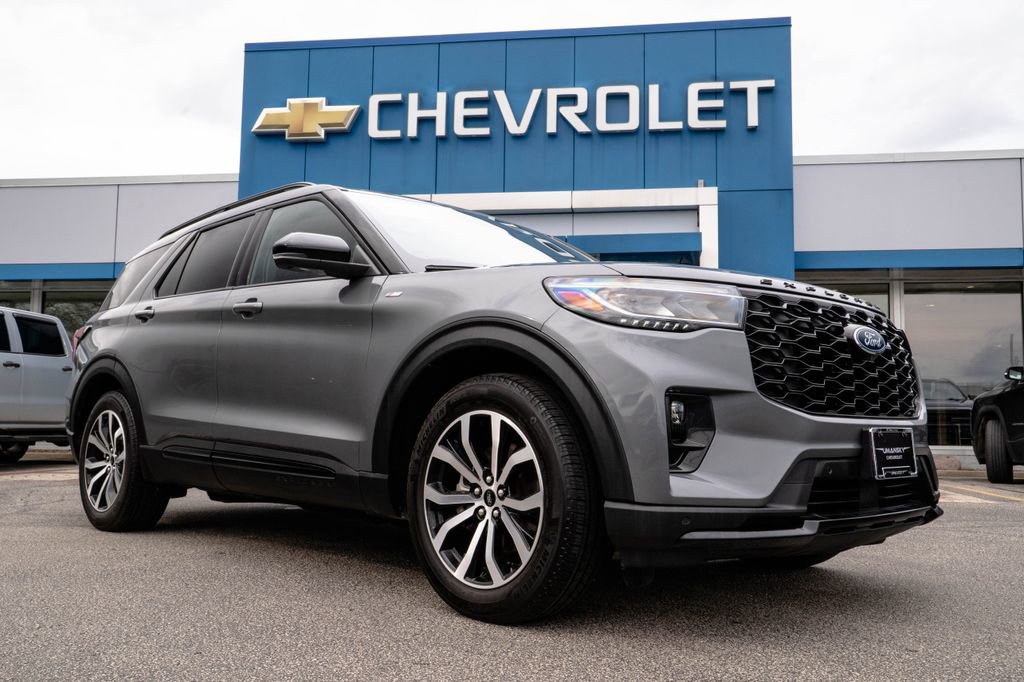 Used 2025 Ford Explorer ST-Line w/ Premium Package RWD image 1