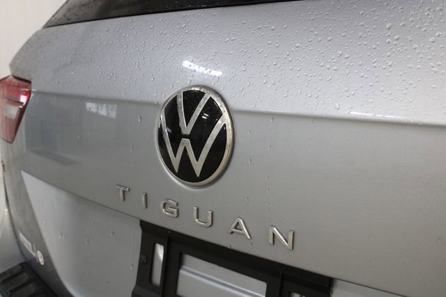Certified 2023 Volkswagen Tiguan SE R-Line image 32