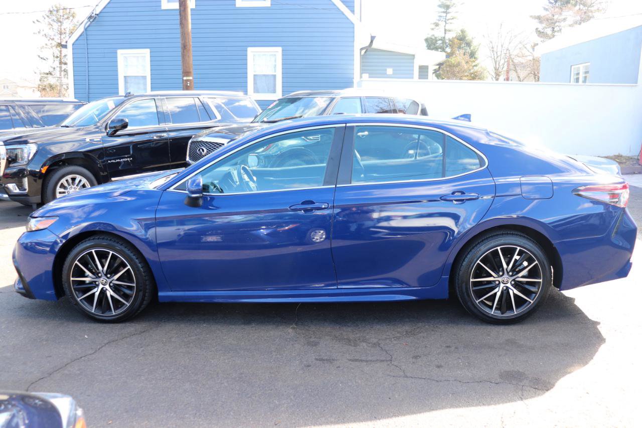 Used 2024 Toyota Camry SE image 2