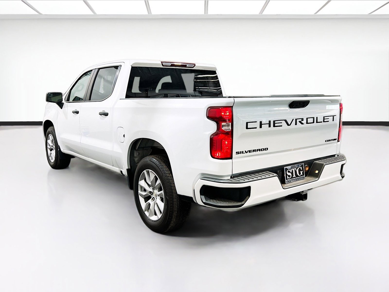 Used 2022 Chevrolet Silverado 1500 Custom w/ LPO, Dark Essentials Package RWD image 6