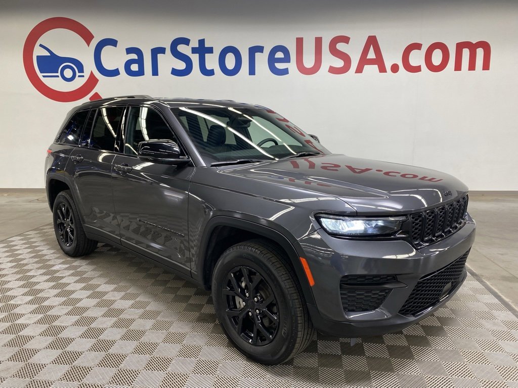 Used 2024 Jeep Grand Cherokee Altitude image 1