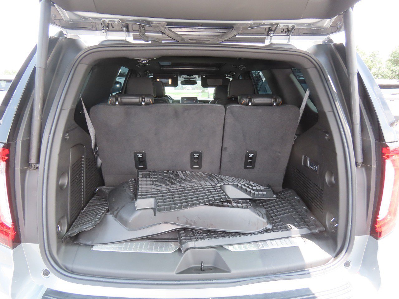 Used 2024 GMC Yukon AT4 w/ Technology Package AWD/4WD image 14