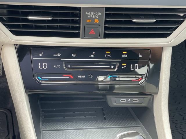 Used 2025 Volkswagen Jetta SE FWD image 15