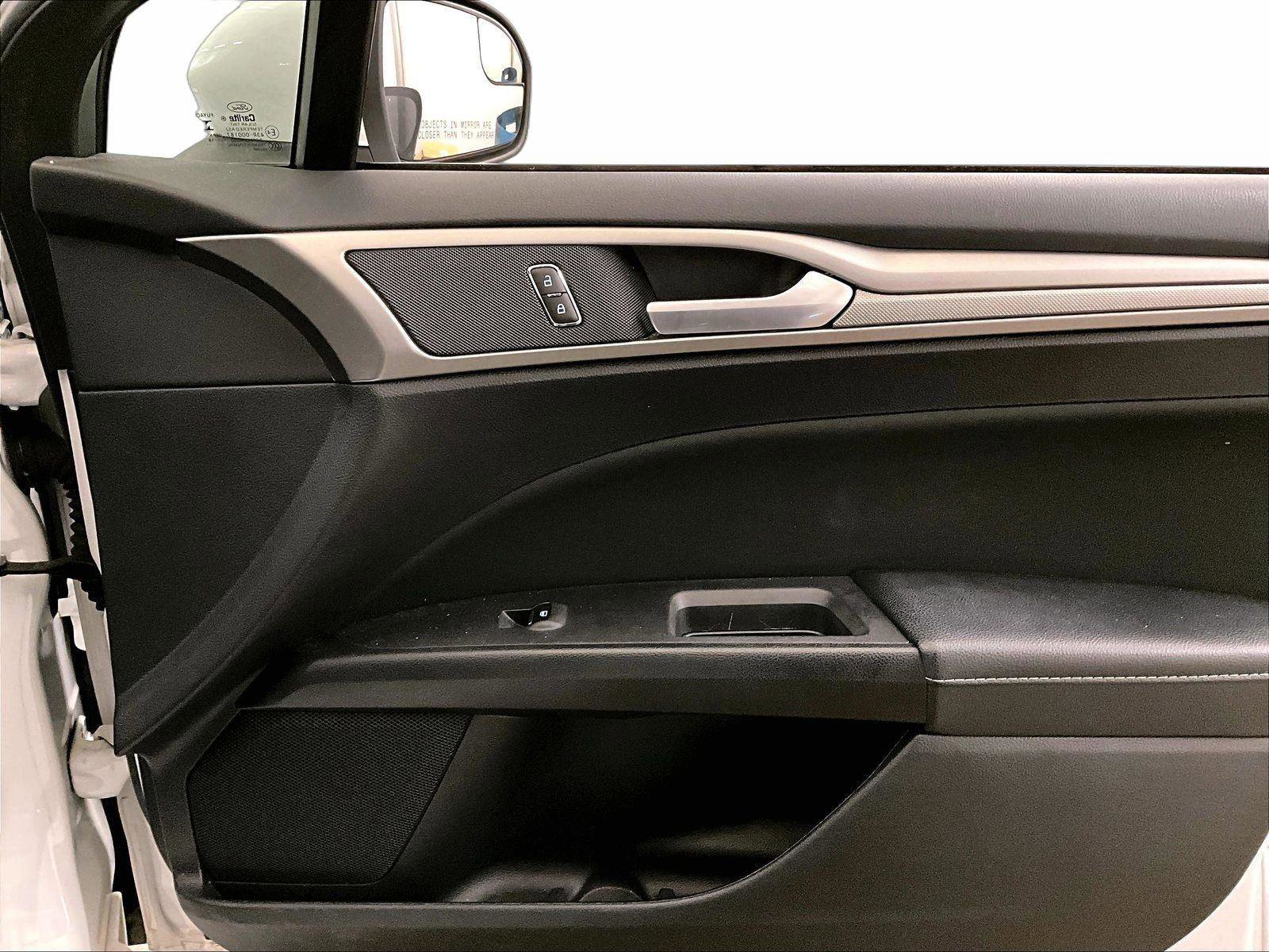 Used 2018 Ford Fusion SE w/ Fusion SE Technology Package image 23