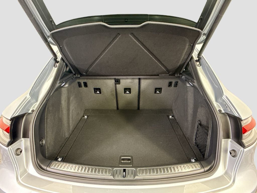 Used 2026 Porsche Macan AWD/4WD image 29