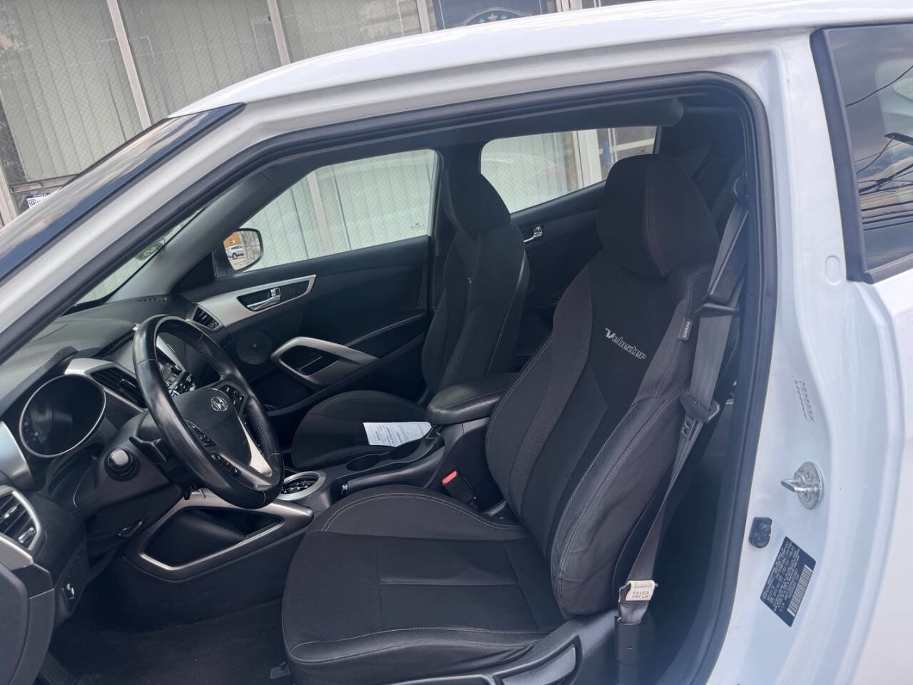 Used 2017 Hyundai Veloster FWD image 11