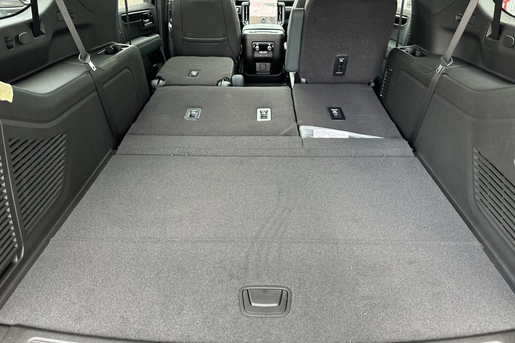 New 2026 GMC Yukon XL AT4 w/ AT4 Premium Plus Package AWD/4WD image 17