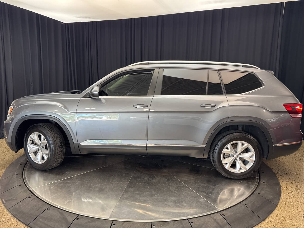 Used 2018 Volkswagen Atlas SEL AWD/4WD image 4