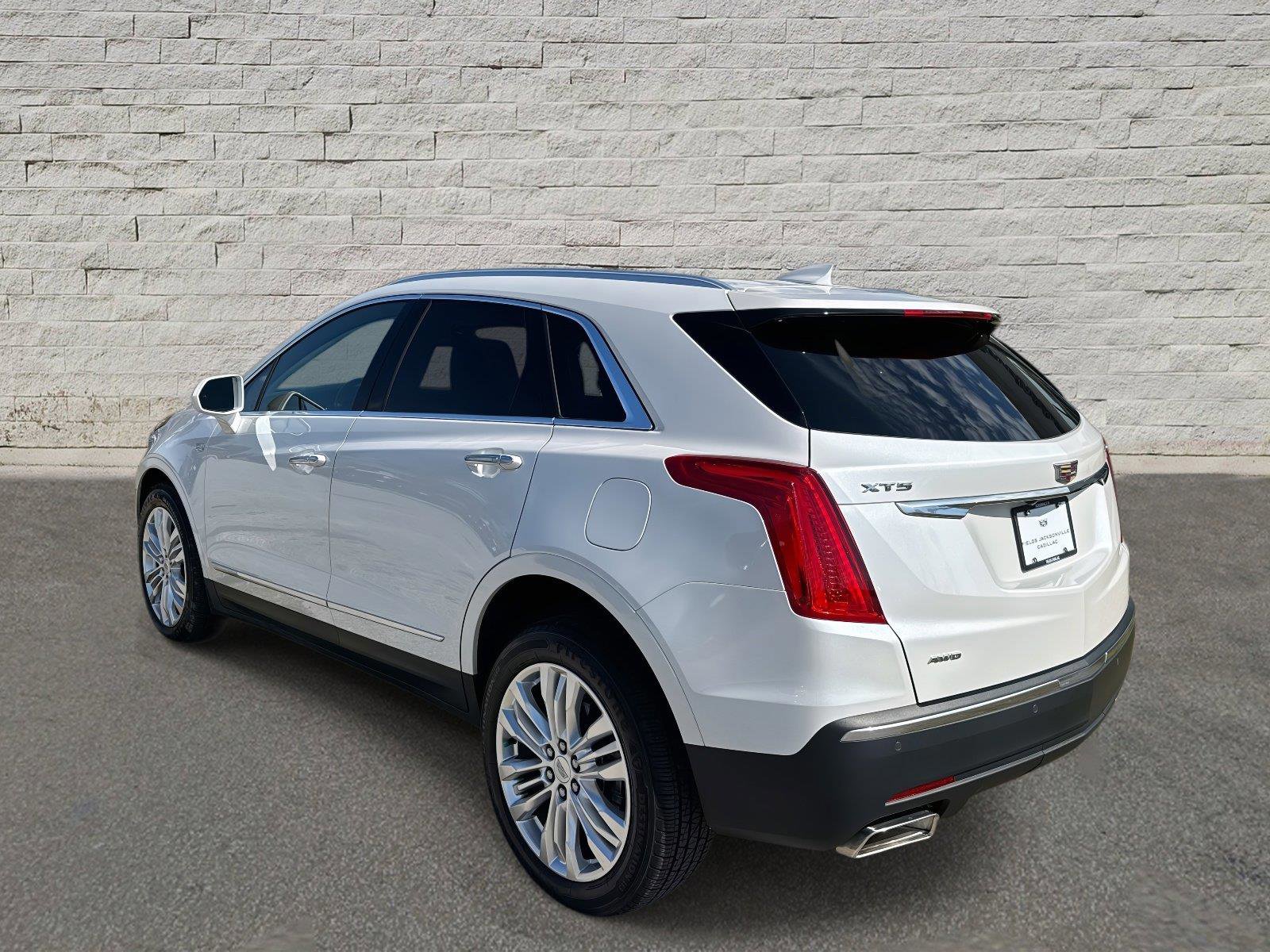 Used 2018 Cadillac XT5 Premium Luxury image 3