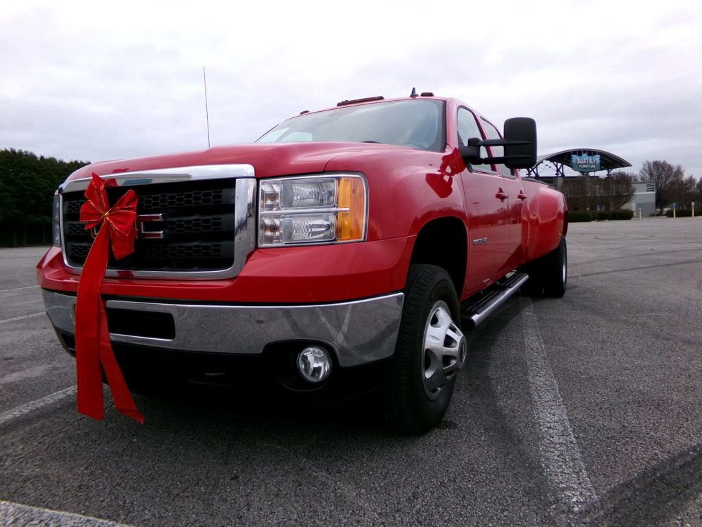 Used 2011 GMC Sierra 3500 SLT w/ SLT Convenience Package image 4