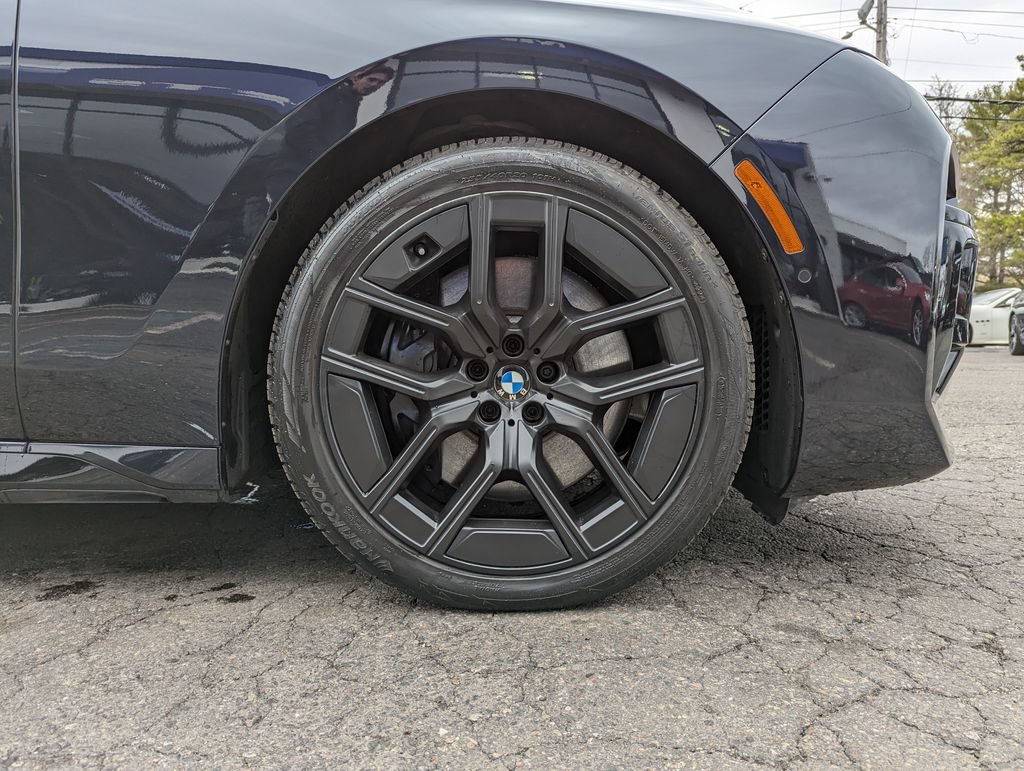 Used 2023 BMW 760i xDrive AWD/4WD image 52