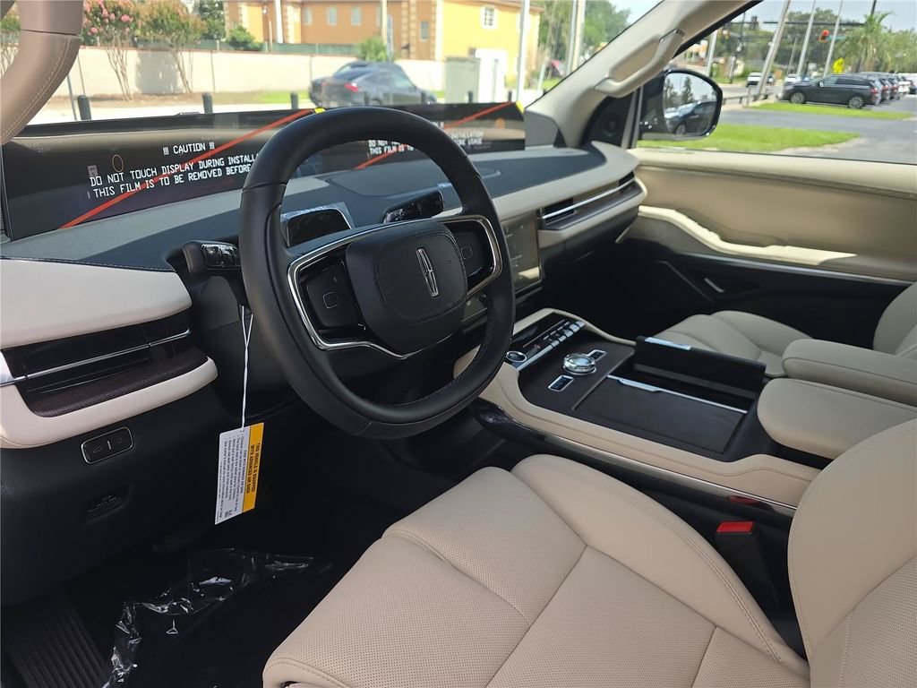 New 2027 Lincoln Navigator Premiere RWD image 16