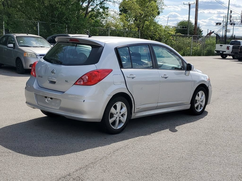 Used 2010 Nissan Versa Hatchback w/ Premium Pkg FWD image 4