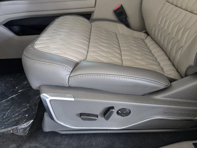 New 2027 Ford F450 Platinum w/ Platinum Plus Package AWD/4WD image 18