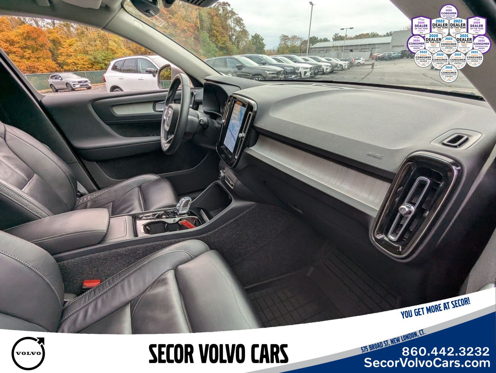 Certified 2023 Volvo XC40 B5 Plus AWD/4WD image 24