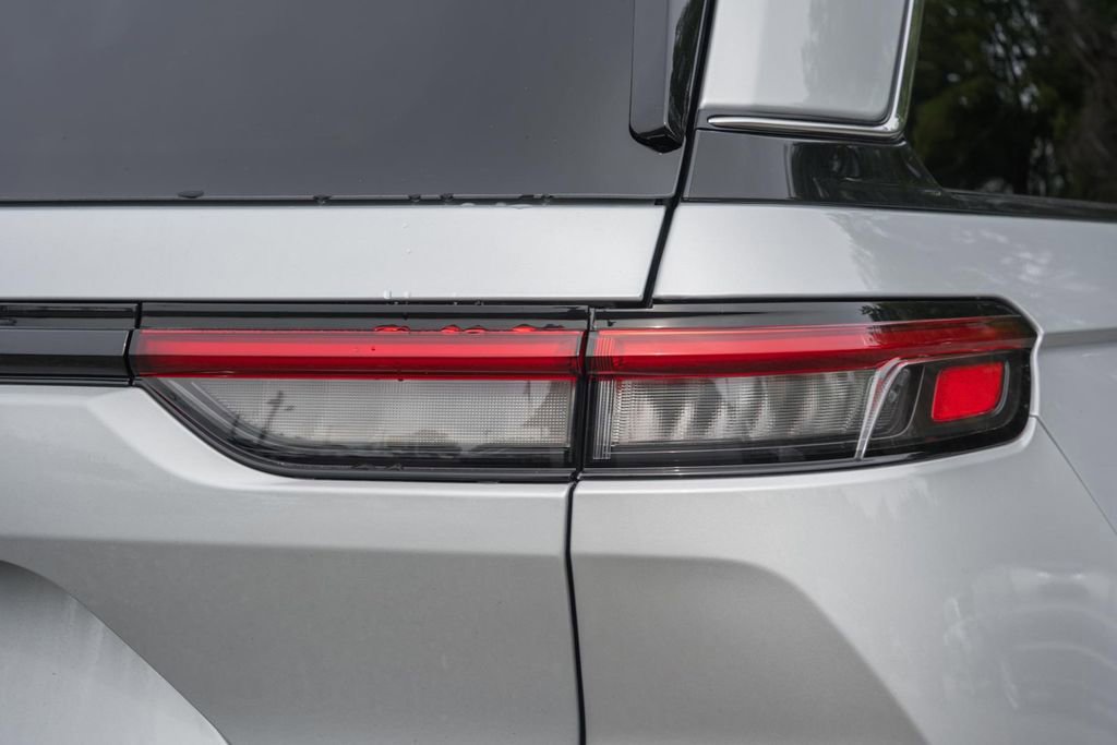 New 2025 Jeep Grand Cherokee Laredo X w/ Luxury Tech Group I image 6