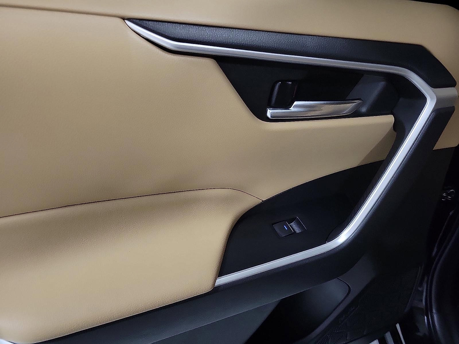 Certified 2022 Toyota RAV4 XLE w/ Convenience Package image 10