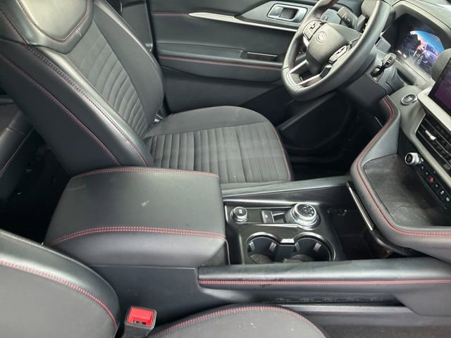 Used 2025 Ford Explorer ST-Line w/ ST-Line Street Pack image 36